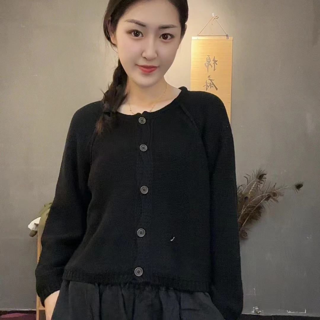 简约圆领洋气系扣针织衫毛衣女早秋新款宽松慵懒风卡其色上衣开衫