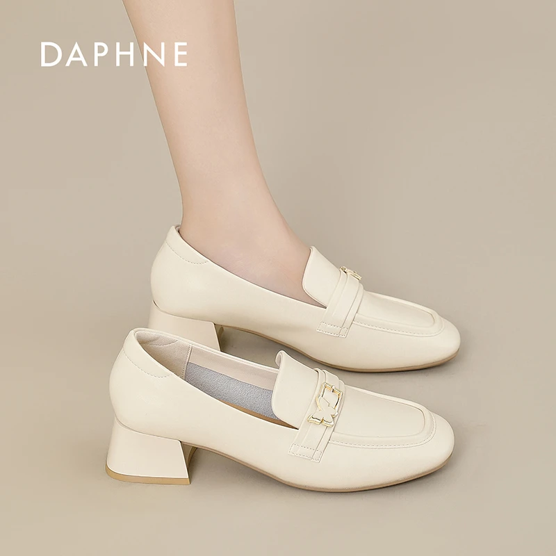 达芙妮女鞋2026新款粗跟英伦纯色百搭园头增高舒适两穿乐福鞋YZ