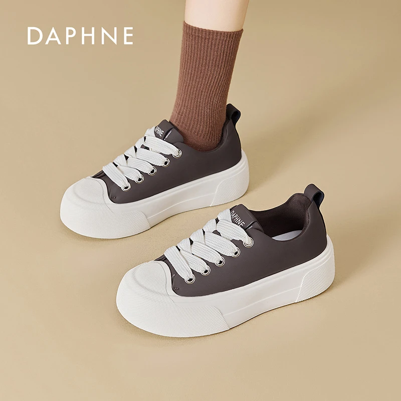 Daphne/达芙妮小白鞋女2026新款真皮休闲舒适厚底运动时尚板鞋