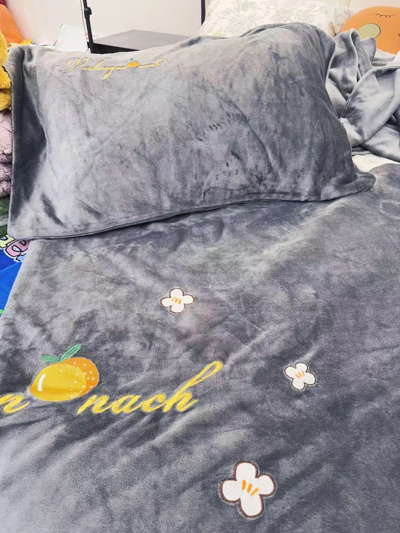 高克重牛奶绒绣花四件套（灰色橘子）