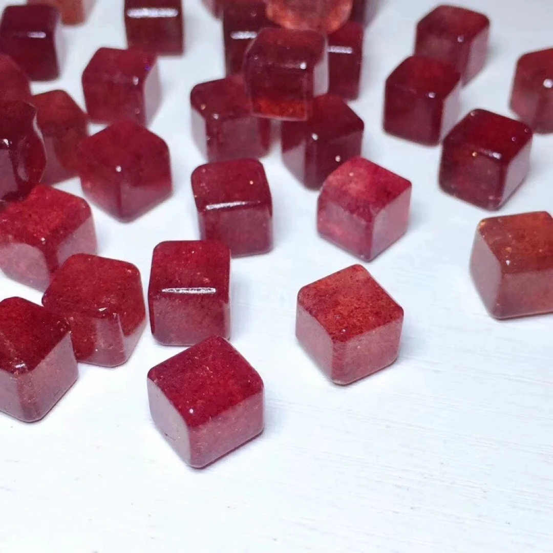 天然草莓晶方块吊坠正方体方糖挂坠时尚水晶饰品礼物配锁骨链项链