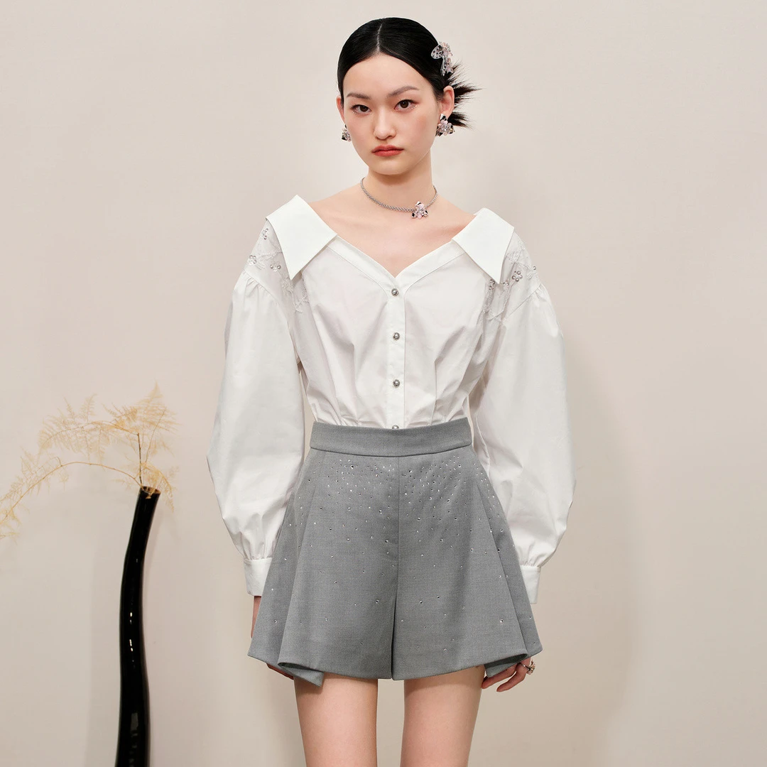 【高高甄选】MAXRIENY极简精致休闲v领露肩衬衫女秋季修身衬衣