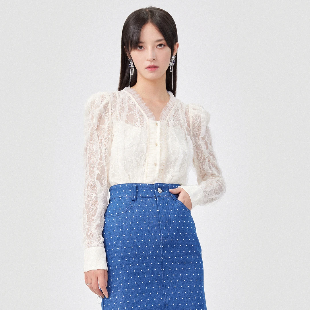 【彭彭echo专属】MAXRIENY白色蕾丝公主上衣女春款V领泡泡袖衬衫