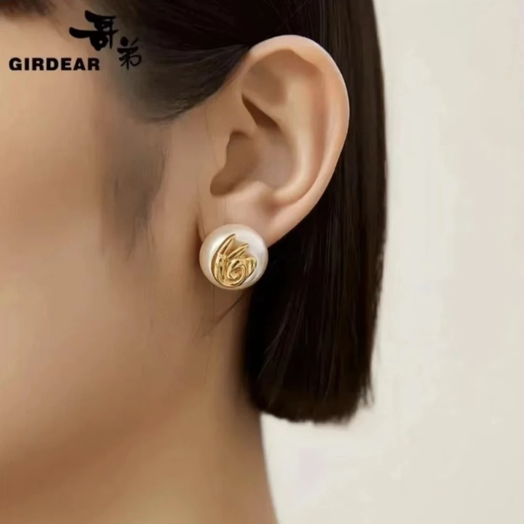 GIRDEAR/哥弟 合金玻璃耳饰 亚克力白色深呼吸兔耳饰耳环1900460-