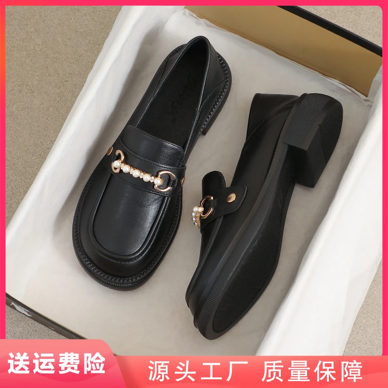 真皮小皮鞋女秋冬英伦风黑色大码41新款软底43冬季豆豆平底乐福鞋