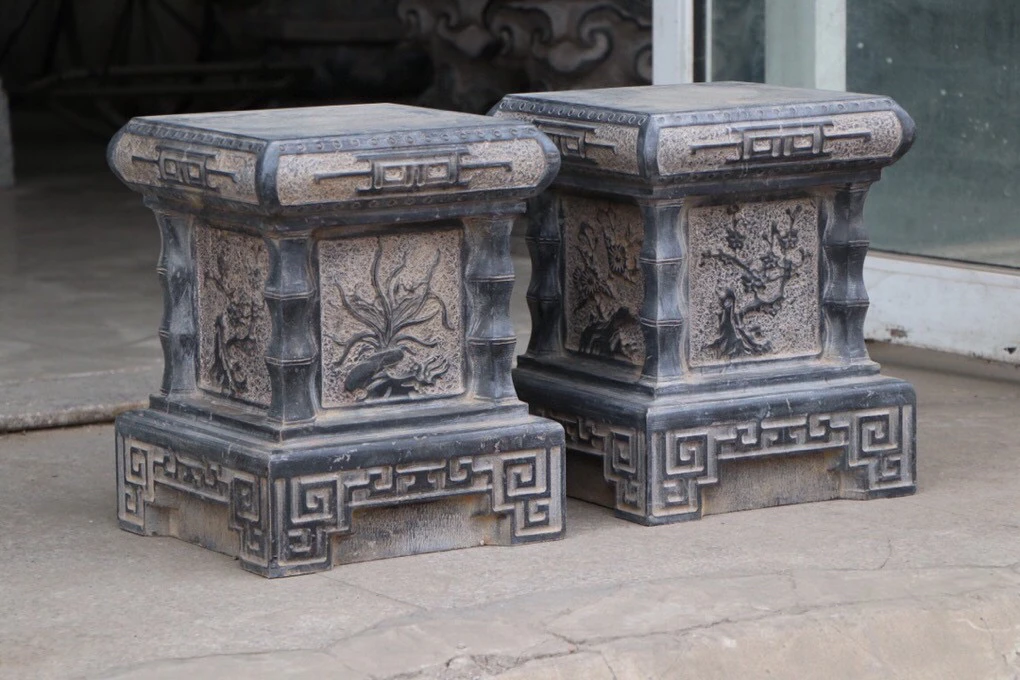 【天然青石竹节梅兰竹菊柱墩底座】方正29厘米，高37厘米！