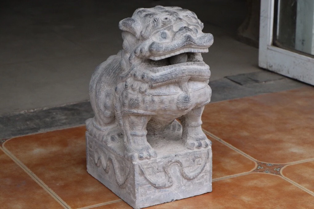 【富平青石手工含绣球中堂狮摆件】长38厘米，宽23厘米，高50厘米！