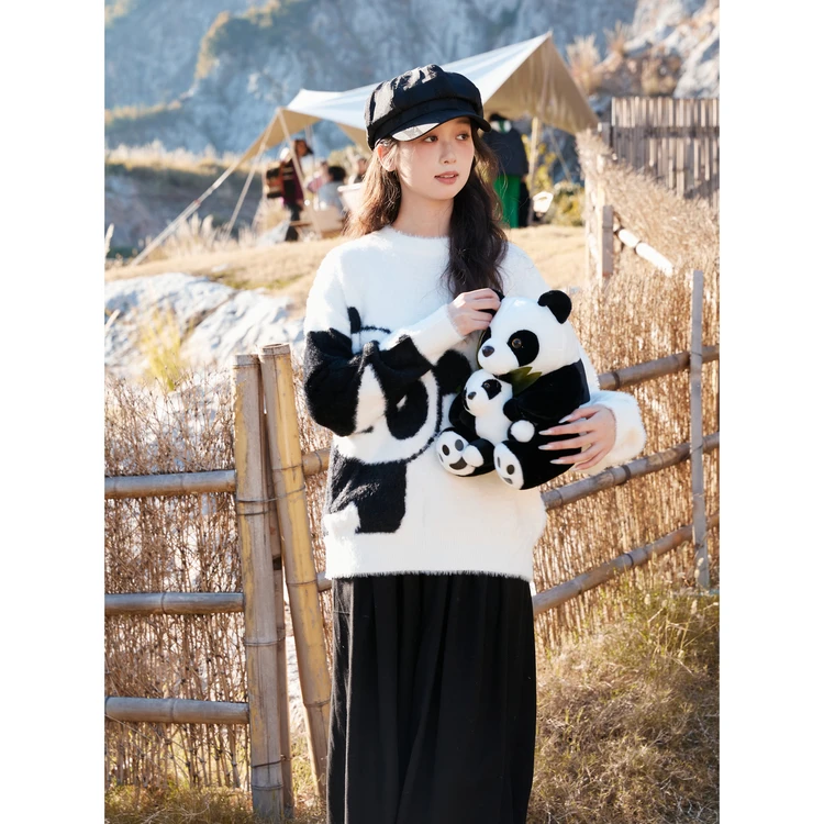 西町村屋毛衣女2023冬季轻潮熊猫提花圆领套头针织上衣AD8104159