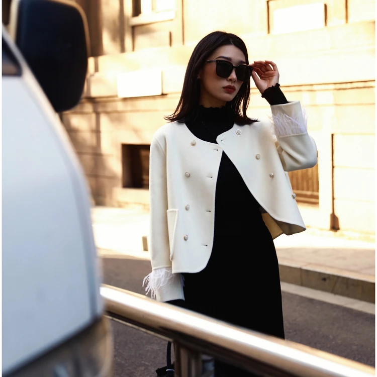 西町村屋双面呢女2024冬季法式气质鸵鸟毛羊毛短款大衣HD8209085
