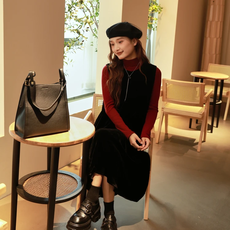 西町村屋丝绒气质连衣裙女装秋冬新款法式长款无袖裙子ZX9D10010