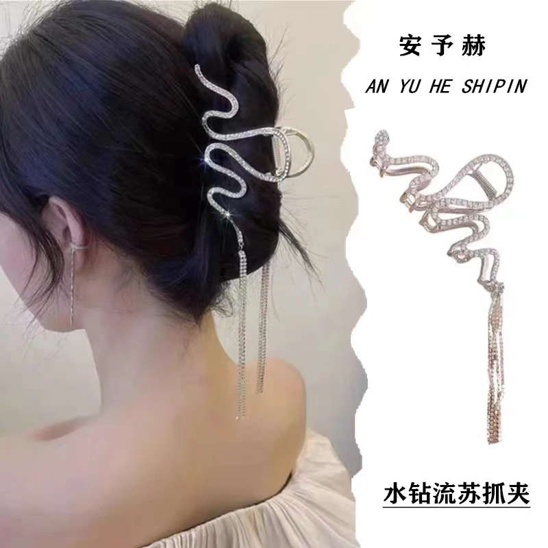 法师小众设计简约波浪水钻流苏鲨鱼夹