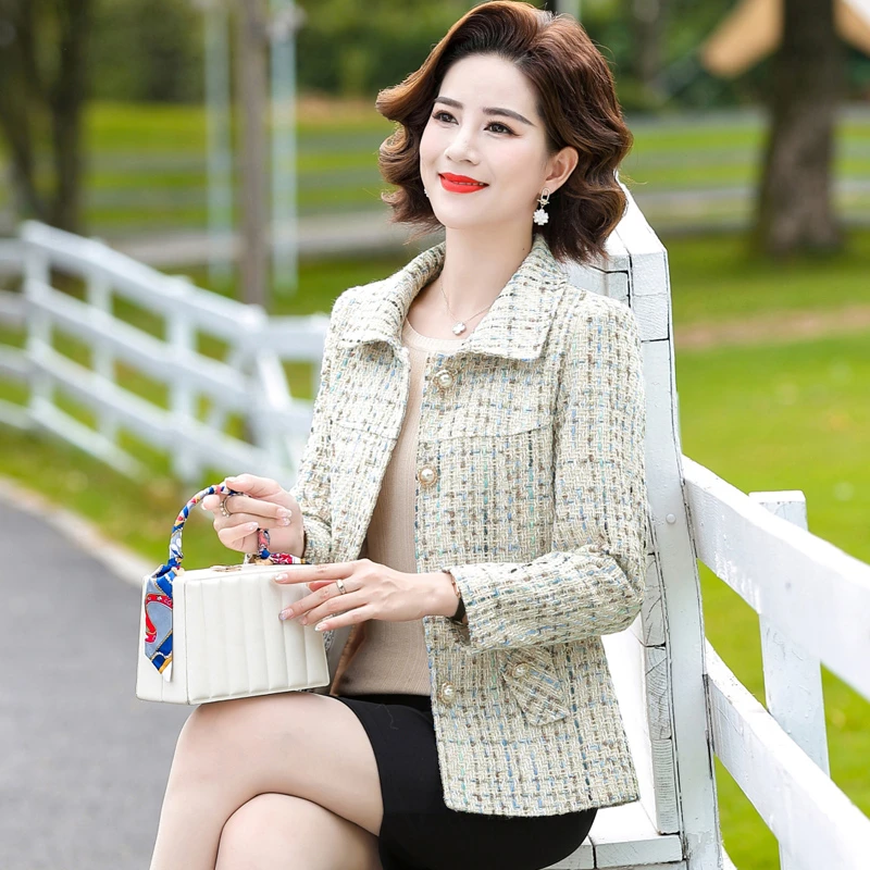 妈妈小香风外套春秋装2023新款中老年女春装短款洋气格子上衣薄款