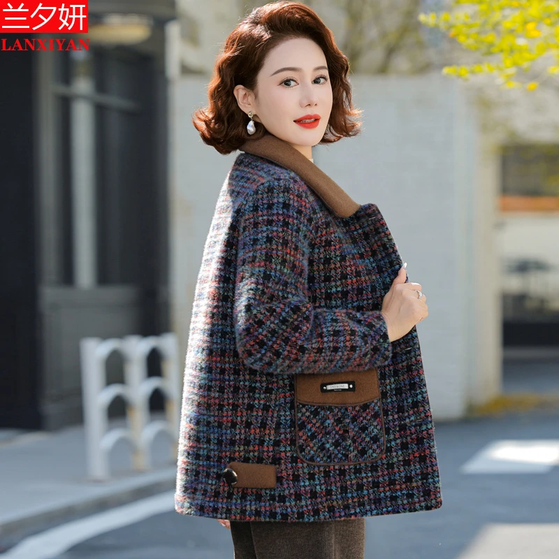 妈妈冬装水貂绒外套2024新款中老年女冬季加绒加厚短款毛呢大衣