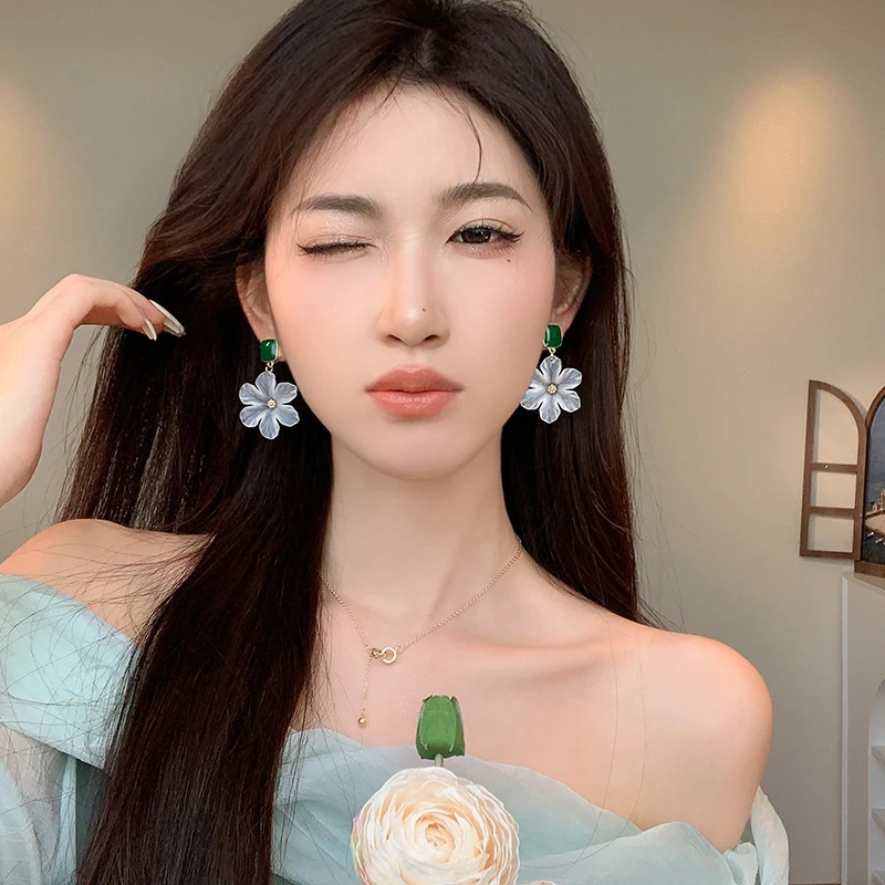 ins杨采钰同款花朵耳环小众设计纯白甜美耳钉耳饰女个性