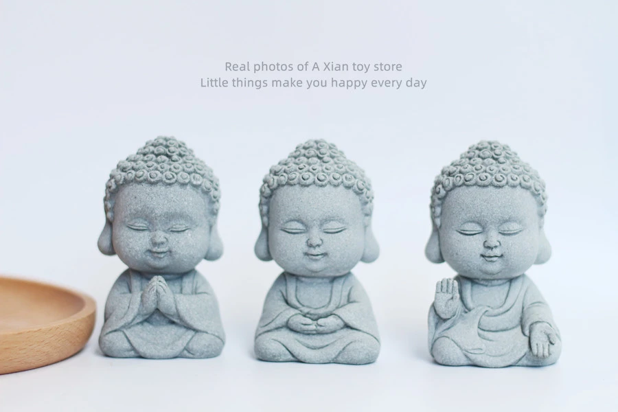 这是三个坐禅静坐祈祷迷你玄关佛像摆件摆设大气工艺品陶瓷创意