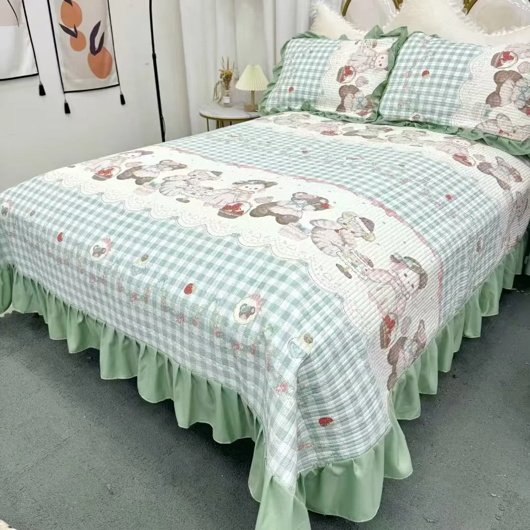 瑕疵【裙边床盖】<秘境樱桃熊>2.4X2.4m<±5cm><含裙边>绗缝多功能