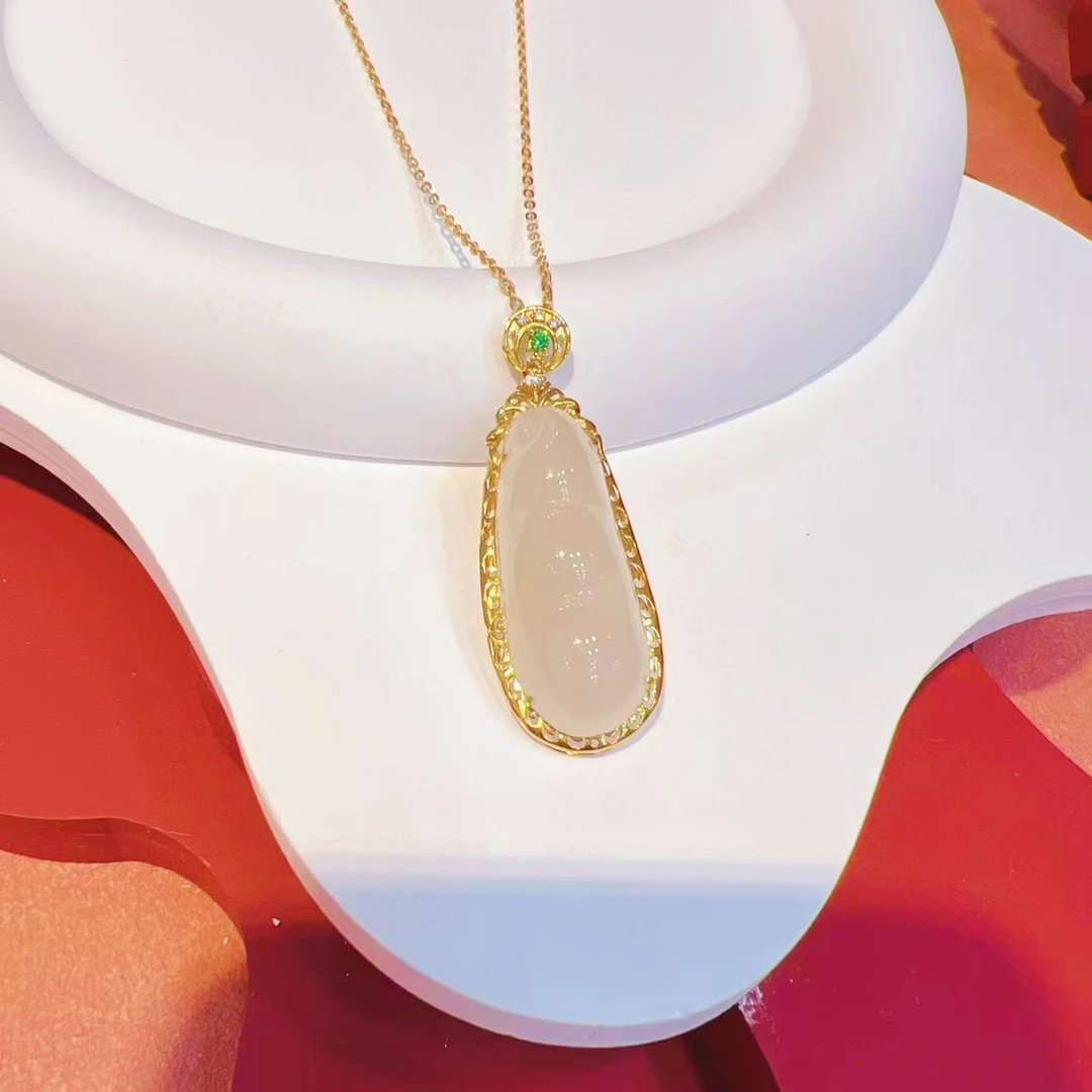 18K金镶嵌29x11x9mm藕粉四季豆HNZ8187