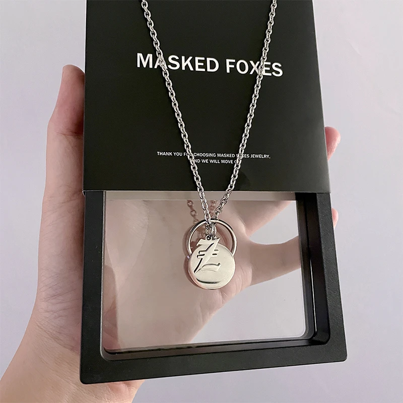 钛钢吊坠 个性姓氏字母吊坠项链情侣高级感钛钢指环圆牌毛衣链