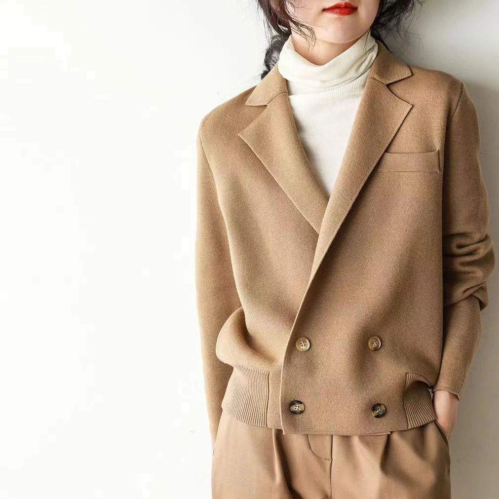 悦享女装2022秋季新款简约纯色纽扣时尚西装领设计感通勤针织开衫