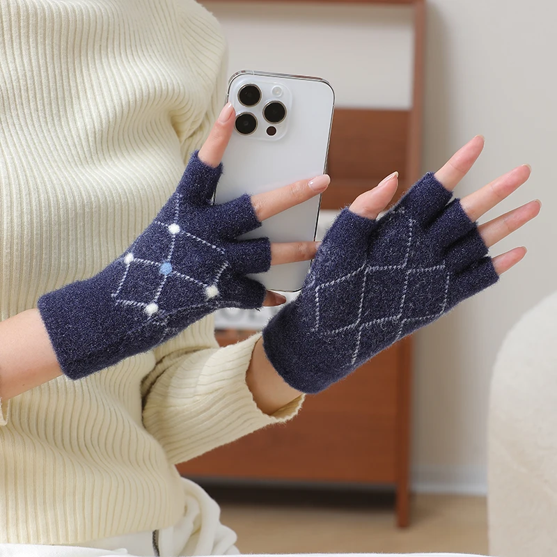 半指手套女秋冬加厚防寒防冻保暖学生写字成人办公打字收银露五指