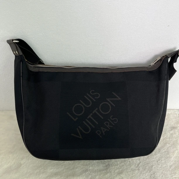 95新 LouisVuitton/路易威登 1601/黑色帆布单肩包