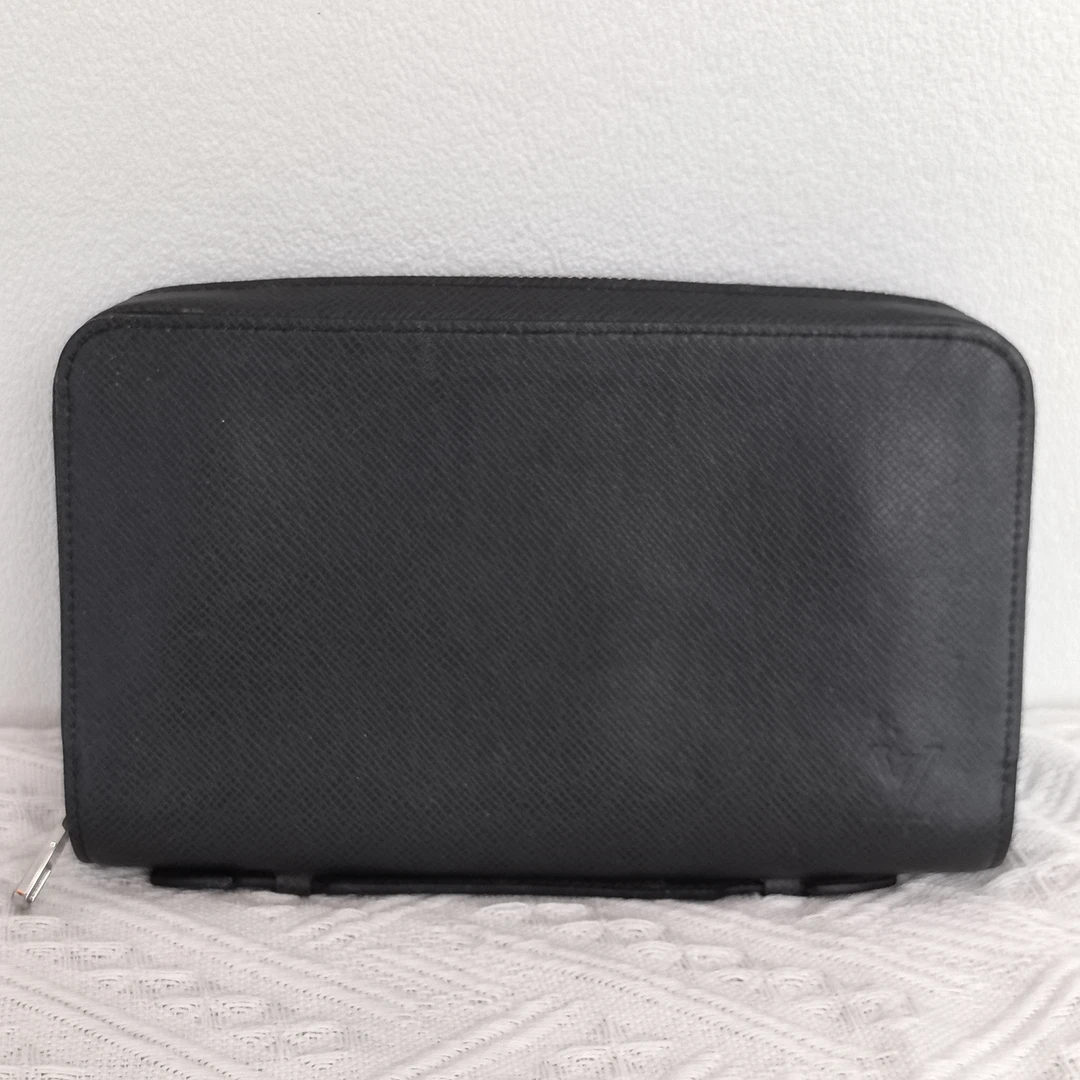 95新 LouisVuitton/路易威登 2328/黑色全皮手拿包