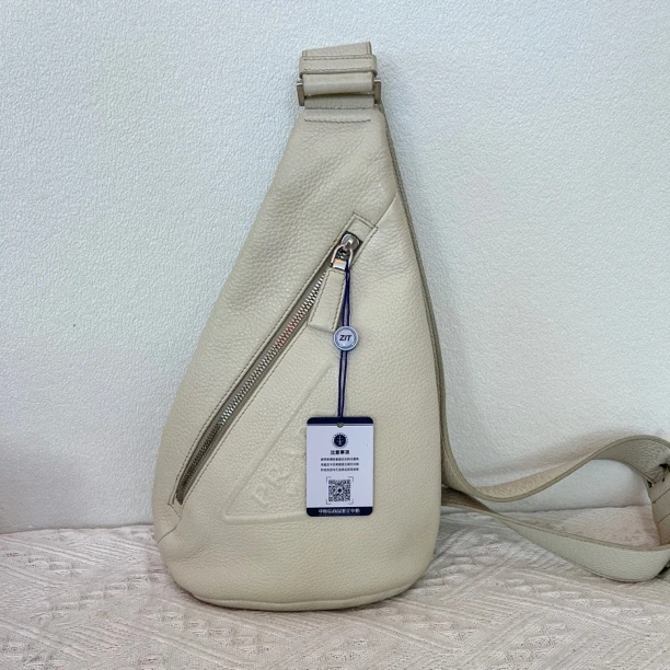 95新 Prada/普拉达 6635/时尚休闲全皮胸包