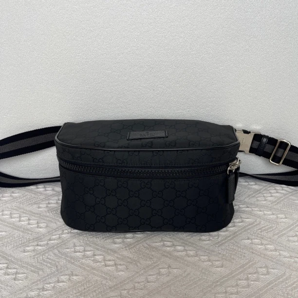 95新 GUCCI/古驰 5548/时尚经典黑色帆布胸包/可腰背