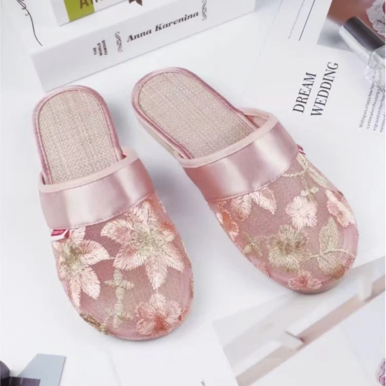 2025新款国风绣花女拖鞋百搭镂空防滑平底软底鞋透气网红款女鞋子