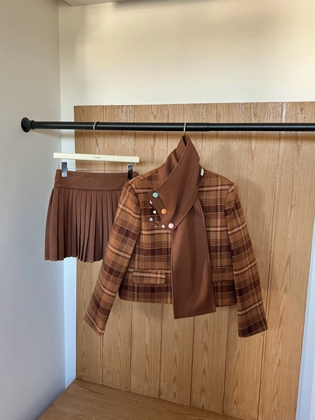 【赵小小yimao】76389 日系立领排扣甜美彩扣格纹毛呢外套+半身裙