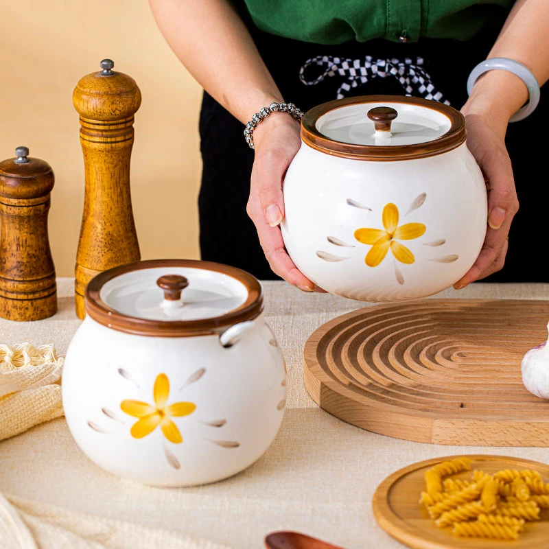 陶瓷创意可爱耐高温油泼辣子罐辣椒罐家用厨房带盖收纳调味瓶罐