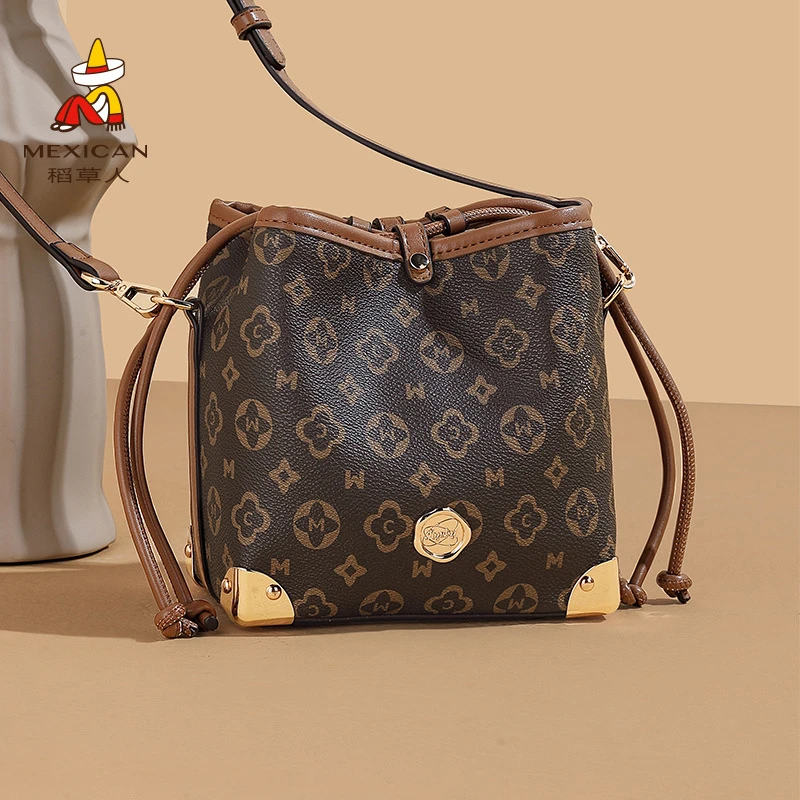 稻草人水桶包女新款2025夏天百搭时尚单肩斜挎包高级质感抽带包包