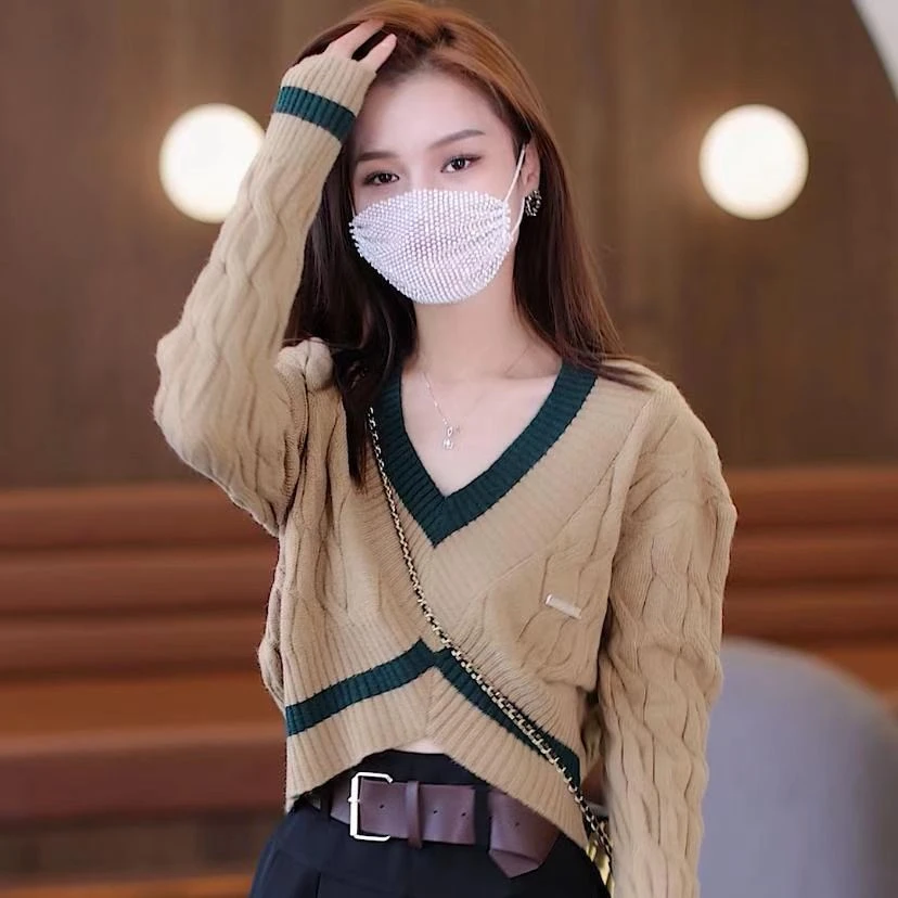 小香风撞色v领短款毛衣+时尚百褶裙套装