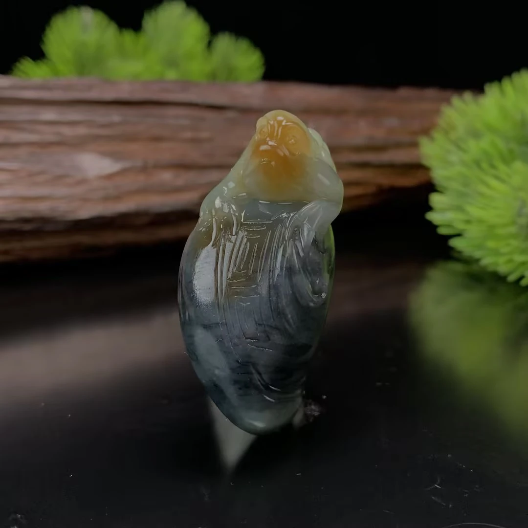 【豫人豫品】j3185和田玉三色俏色巧雕“招财金蟾”