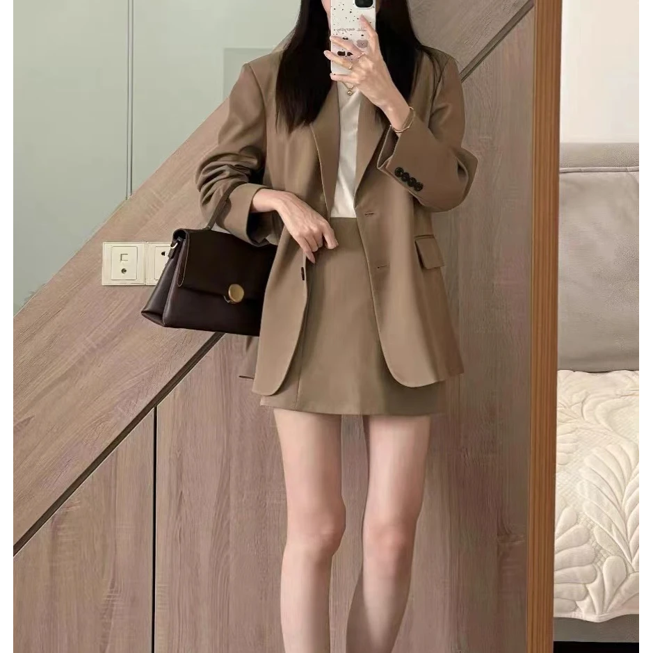 高级感气质休闲咖色西装套装女早秋小个子西服外套搭半身裙两件套