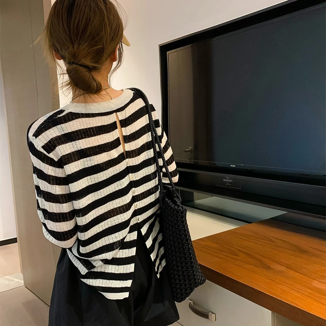 条纹后背镂空针织衫女套头夏季时髦洋气圆领薄款冰丝罩衫外搭上衣