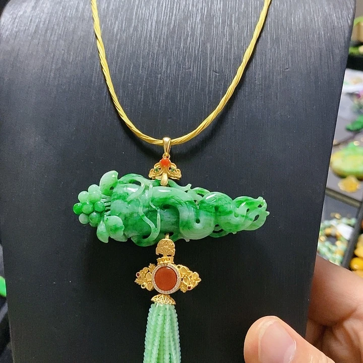 翡翠颈饰未镶嵌吊坠