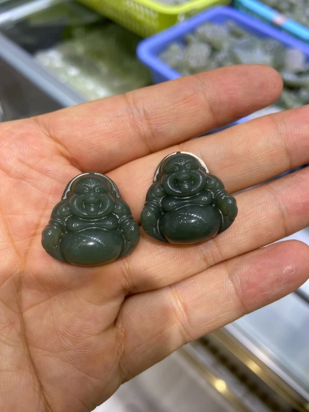 25mm且末蓝和田玉佛公吊坠，玉质细腻，单件价格，随机发一件