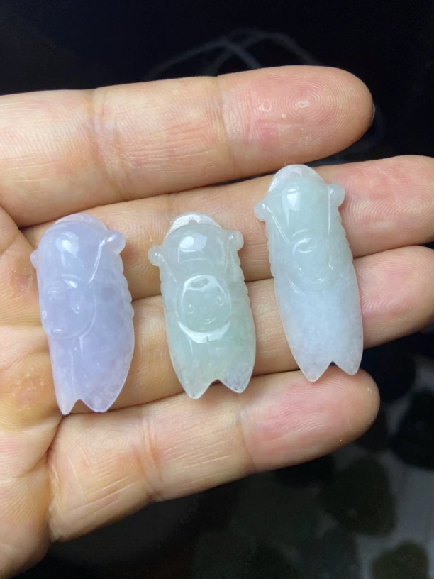 天然翡翠一鸣惊人金蝉吊坠，带淡紫色，任发其一