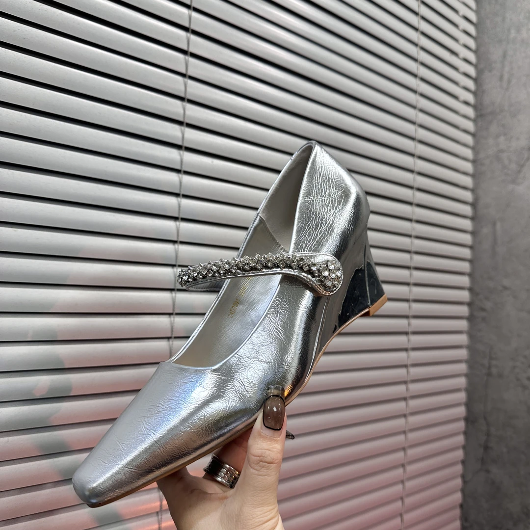 【素素家】2024秋季新款时尚休闲百搭款坡跟单鞋银色高跟浅口气质