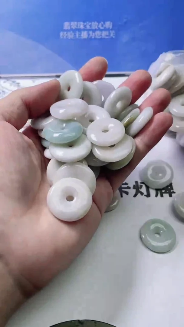 【闪购商品】翡翠颈饰未镶嵌平安扣