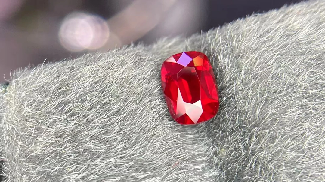 『GRS彩宝』天然鸽血红红宝石1.07克拉附国际证书