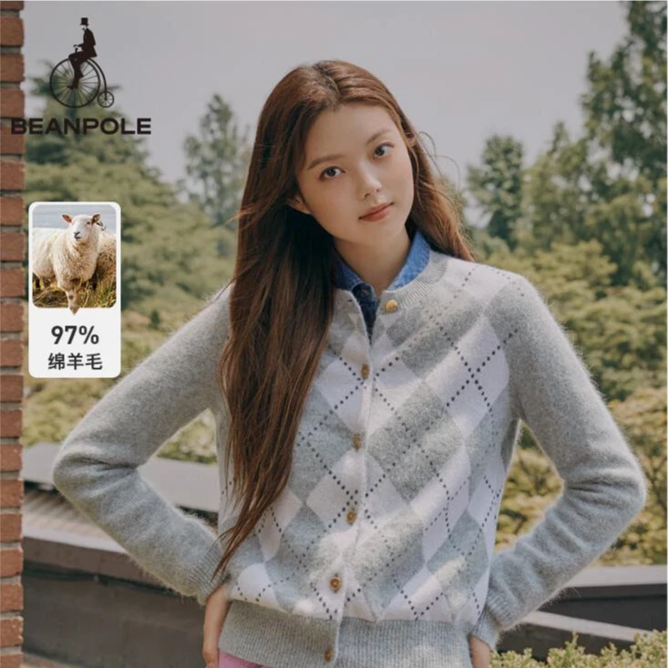 BEANPOLE【秋日雅丹】女 绵羊毛混纺英伦风圆领菱形格开衫BF395AC01