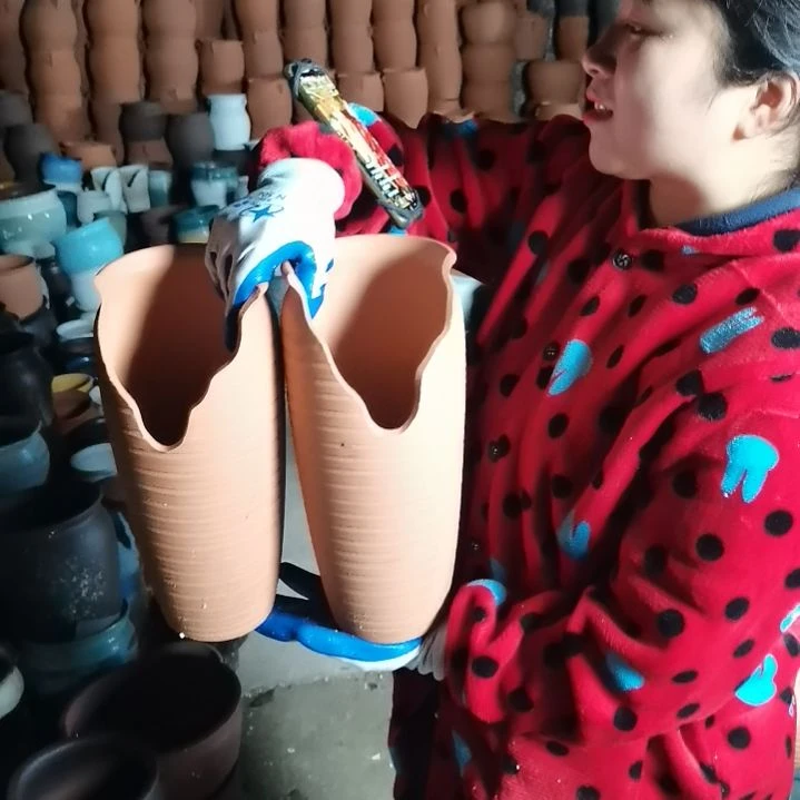红陶20CM以下口13高32瑕疵