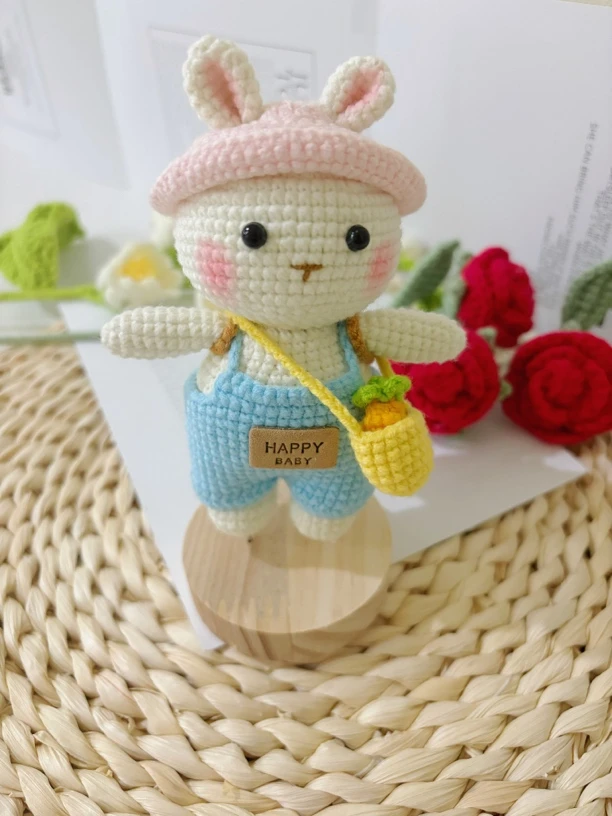 纯手工钩织向往生活小兔玩偶成品摆件