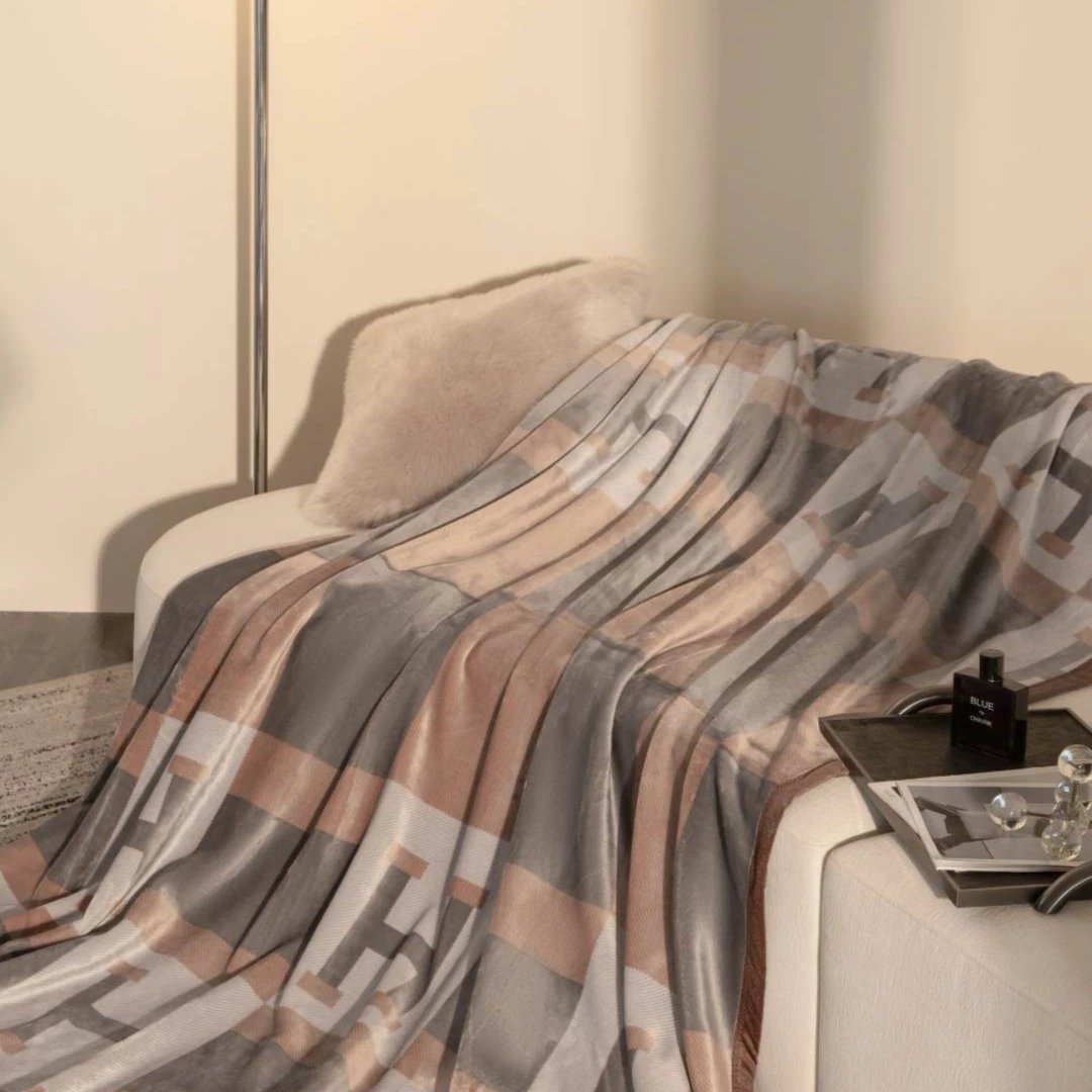 【开心家】爱玛-灰 亲肤柔软 舒适双面印花法兰绒休闲午睡毯