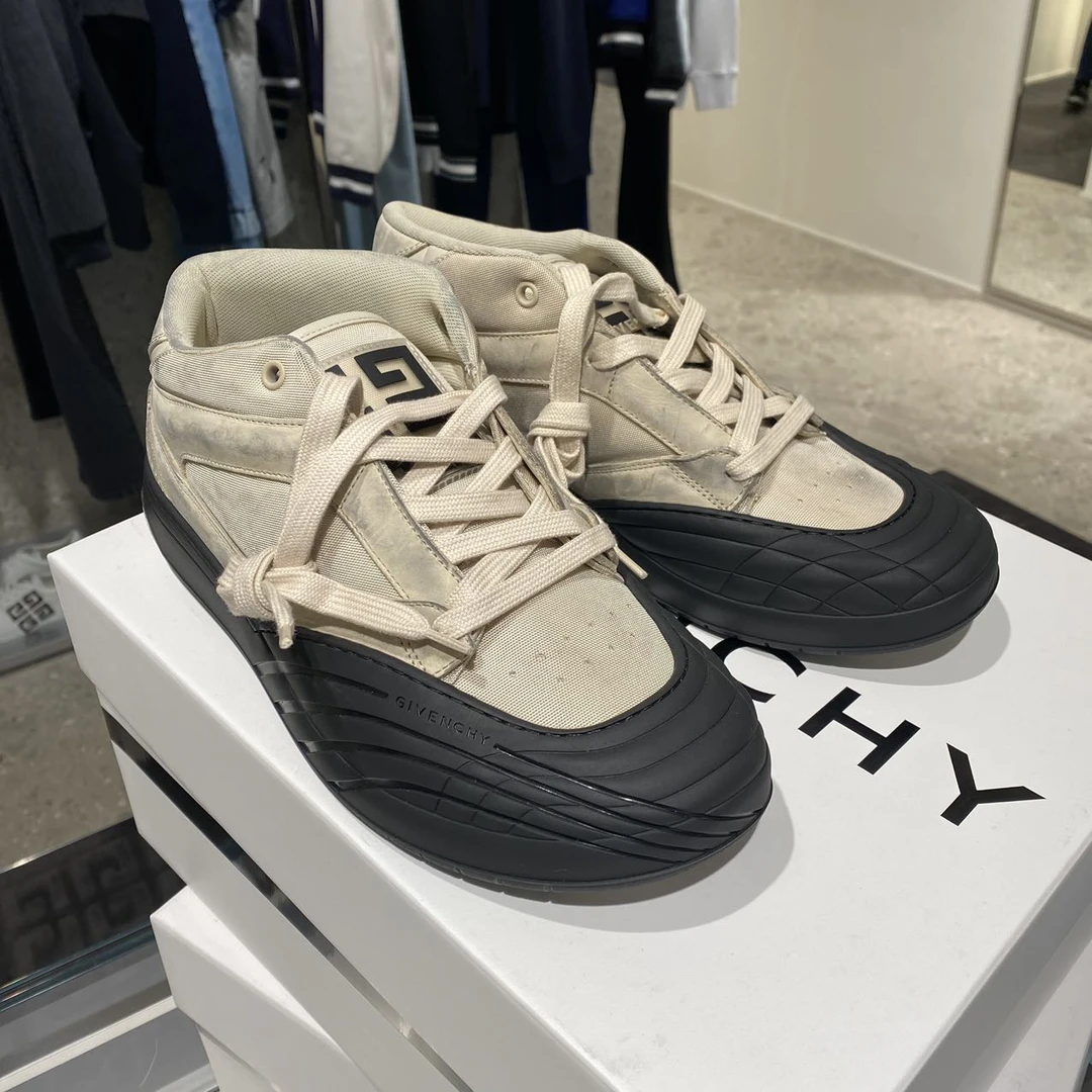 全新未使用 Givenchy/纪梵希 男士休闲鞋