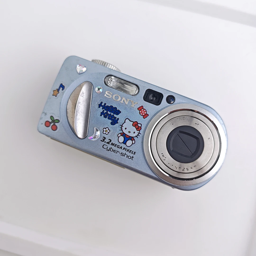 9新 Sony/索尼 p8 320万像素 奶油肌质感 自备读卡器