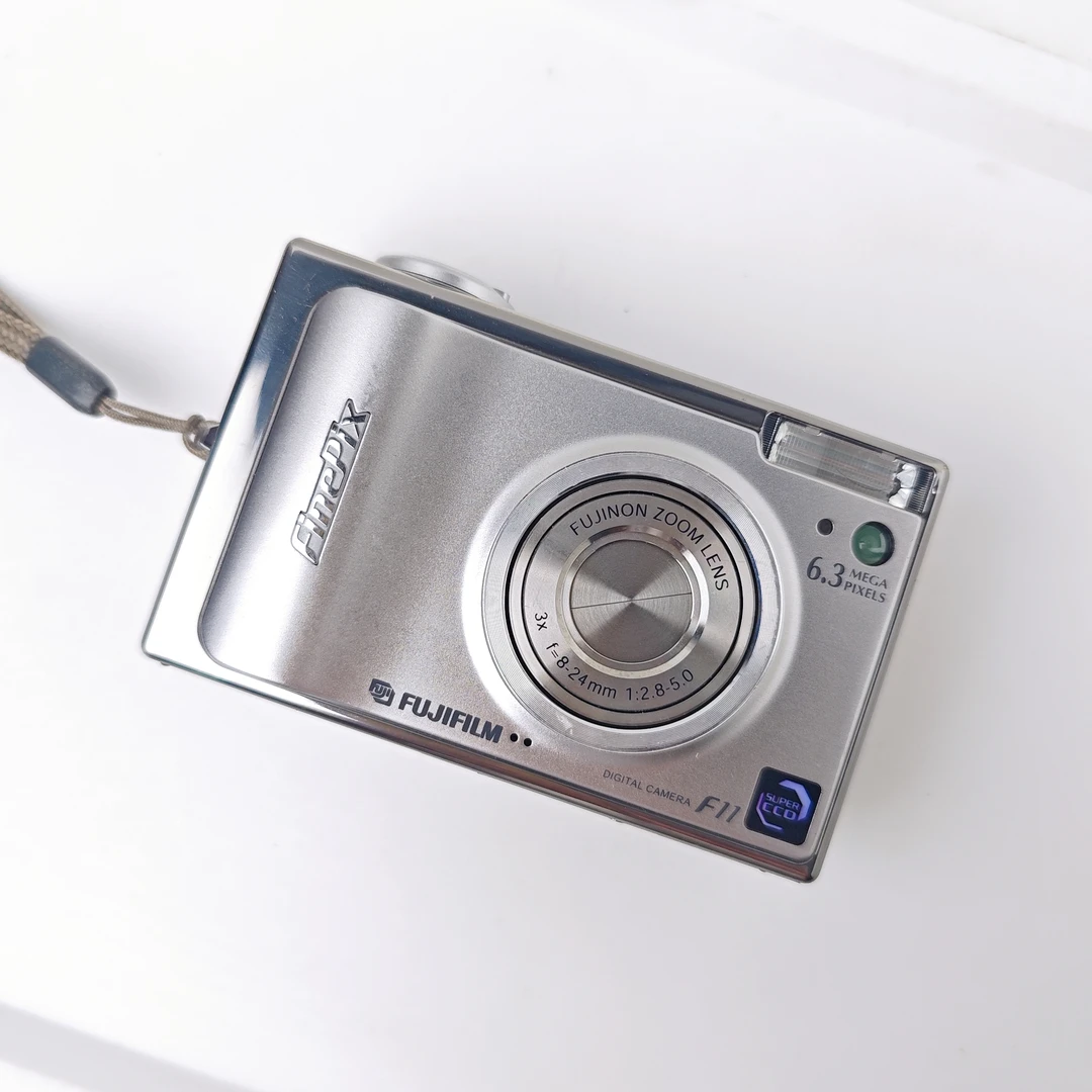 95新 Fujifilm/富士 f11 送xd卡 自备读卡器 630万像素3倍变焦