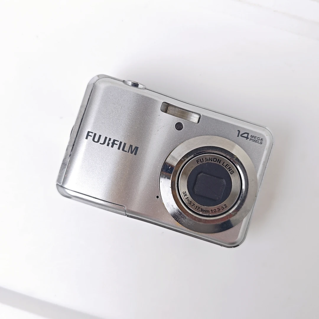 9新 Fujifilm/富士 av205 银色 1400万像素3倍变焦 ccd相机